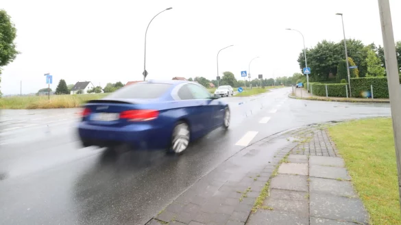 Der Zebrastreifen in Schuckenbaum an der Herforder Stra&szlig;e, H&ouml;he Friedhofsweg (rechts), k&ouml;nnte besser zu sehen sein, meint die CDU. - &copy; Birgit Guhlke