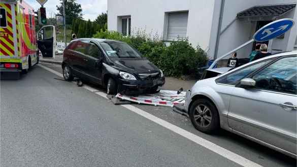 Glimpflicher als gedacht ist der Unfall im Bereich Bielefelder Stra&szlig;e/Hasselstra&szlig;e ausgegangen. - &copy; Feuerwehr Lage