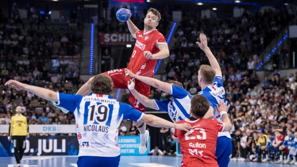 Emil Buhl Laerke setzte Lemgos h&auml;rtesten Wurf ab. - &copy; Eibner-Pressefoto