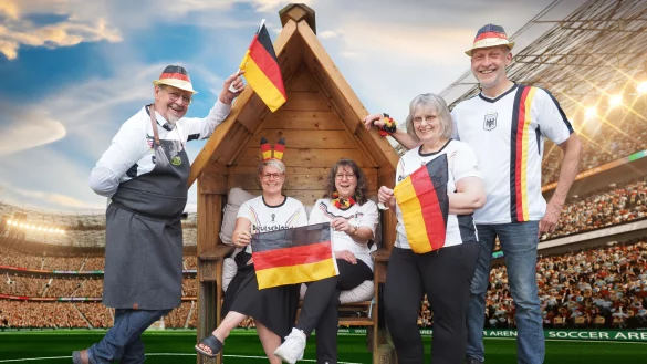 Zum Achtelfinale bringen die Land-Wirte die kulinarische Vielfalt der Euro-Teams auf den Teller. Als Fans drücken sie aber der DFB-Elf die Daumen. - © Andreas Barnekow;AdobeStock/Montage: Daniel Bobe