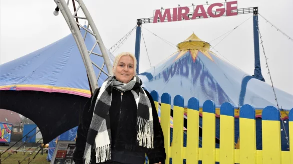 Angelina Lauenburger (39), Chefin des Circus Mirage, ist froh, dass der Stillstand ein Ende hat und die Artisten nun wieder ihr K&ouml;nnen zeigen und das Publikum begeistern k&ouml;nnen. - &copy; Karin Prignitz