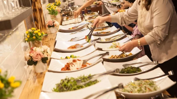 Einser-Sch&uuml;ler d&uuml;rfen in einem Bielefelder Restaurant kostenlos ans Buffet. - &copy; pixabay