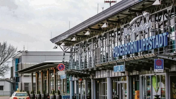 Der Flugbetrieb am Airport Paderborn/Lippstadt ist von dem Gro&szlig;einsatz nicht betroffen. - &copy; Jens Reddeker