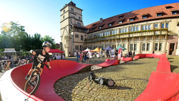 Rafael testet den Pumptrack - &copy; Nicole Ellerbrake