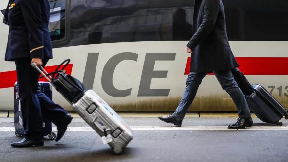 Fahrg&auml;ste k&ouml;nnen bald auch wieder ab Paderborn in einem ICE reisen - von Dauer ist diese M&ouml;glchkeit allerdings nicht. - &copy; Christoph Schmidt/dpa (Themenbild)