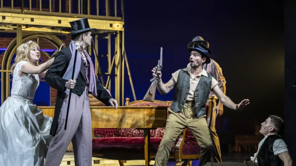 Am Sonntag ist Premiere: Das Foto zeigt Ewa Noack, Paul Enev, Adrian Thomser und Emanuel Weber. - &copy; Jochen Quast/Landestheater Detmold