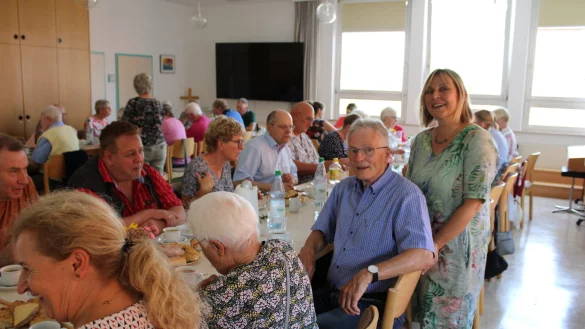 Adelheid Sch&uuml;tte hat das Caf&eacute; Pause seinerzeit ins Leben gerufen. Auch Walter Hagemeier ist von Beginn an ehrenamtlich dabei. - &copy; Lorraine Brinkmann