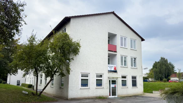 Vor dem Eingang des Schwesternwohnheims in Bielefeld ist die bewusstlose Frau am Montagmorgen gefunden worden. - &copy; Andreas Zobe