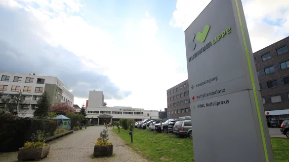Das Klinikum in Lemgo: Extertals Bürgermeister Frank Meier will Betriebskosten sparen, um den Standort zu erhalten. - © Jens Rademacher