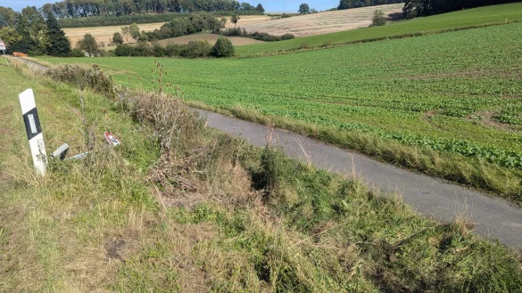 Am Elend ist es wieder zu einem Unfall gekommen. Diese Spuren sind am Montag zu sehen. - &copy; Mario Hecker