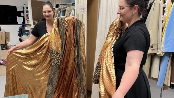 Sabrina Wende arbeitet als Herren-Gewandmeisterin am Detmolder Landestheater. - &copy; Seda Hagemann