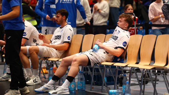 Entt&auml;uschung bei den Spielern des TBV nach der Niederlage in Hamburg - hier Faust und Wagner. - &copy; Lobeca/Ralf Homburg