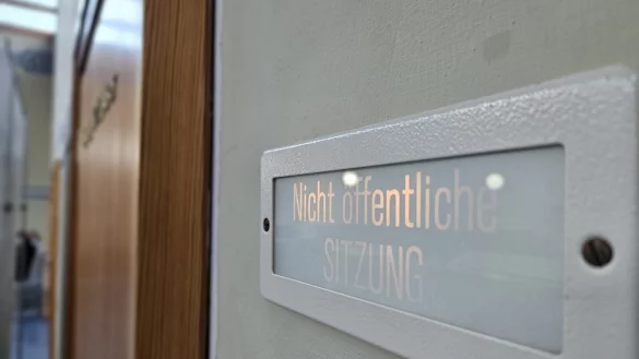 Die Aussage der jungen Gesch&auml;digten (18), die als Kind mehrfach vom Lebensgef&auml;hrten ihrer Mutter sexuell missbraucht wurde, ist nicht &ouml;ffentlich. - &copy; Janet K&ouml;nig