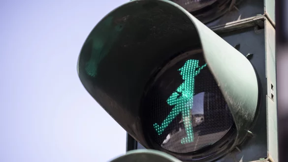 Ein Schütze, ähnlich wie dieser an einer Ampel in Mönchengladbach, soll im kommenden Jahr auch über die Echternstraße leiten. - © picture alliance/dpa