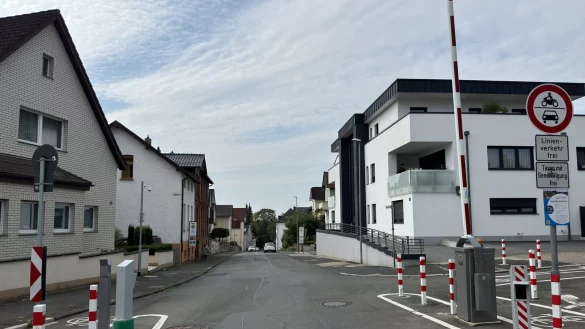 Die Schranke an der Ahornstra&szlig;e ist im August 2023 in Betrieb genommen worden. - &copy; Sven Kienscherf