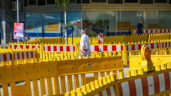 Die Menschen im Bielefelder S&uuml;den brauchen weiterhin Geduld. Die gro&szlig;e Bauma&szlig;nahme im Verlauf der Hauptstra&szlig;e dauert l&auml;nger als erhofft. - &copy; Andreas Zobe