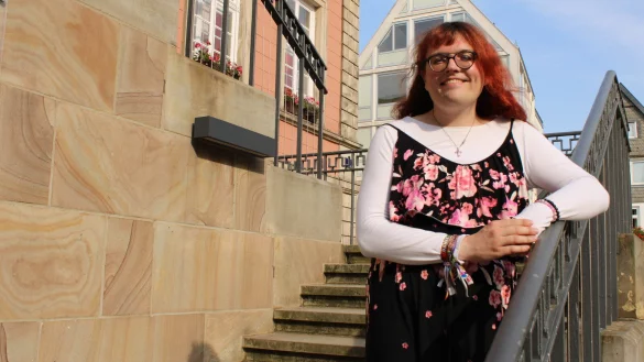 Elizabeth Hartmann hat ihren Antrag zur Änderung ihres Geschlechtseintrags und Vornamens bereits beim Standesamt eingereicht. - © Chiara Wibbeke