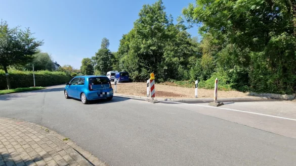 Diese Fahrbahneinengung befindet sich seit kurzem an der Kreuzung Bahnhofstra&szlig;e/ Am Bahnhof. - &copy; Nadine Uphoff