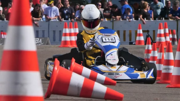 Til Ullmann vom MSC Oschersleben meisterte den Pylonenparcour bei den 32. Norddeutschen ADAC-Kart-Slalom-Meisterschaften in Lemgo am schnellsten und sichersten. - © Jörg Hagemann