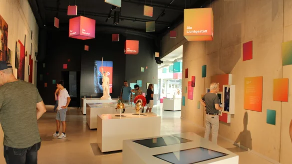 Die neue Erlebniswelt namens Hermanneum hat bereits einige Besucherinnen und Besucher angelockt. - © Chiara Wibbeke