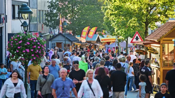 Die Organisatoren des Bürgervereins Schötmar haben den Aufbauplan einmal komplett umgekrempelt und ein tolles Fest mit echtem Rummel-Charakter geschaffen. - © Nicole Ellerbrake