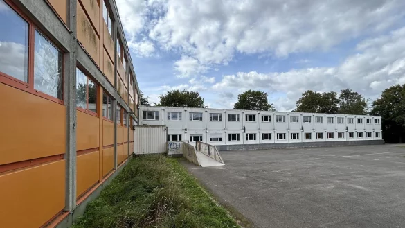 Die Container am Schulzentrum Aspe werden während der Bauphase als Klassenräume genutzt. - © Alexandra Schaller
