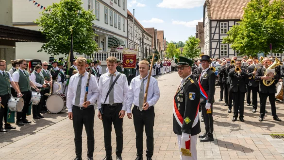 Ehrenamt verbindet Generationen und Regionen wie hier beim Diözesanjungschützentag 2024 in Lügde. - © Teutoburger Wald / Lügde / D. Ketz
