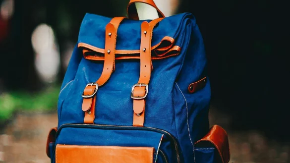 Bei einer Evakuierung ist es wichtig, Notgep&auml;ck dabei zu haben, um vorbereitet zu sein. - &copy; Pexels/Matheus Bertelli