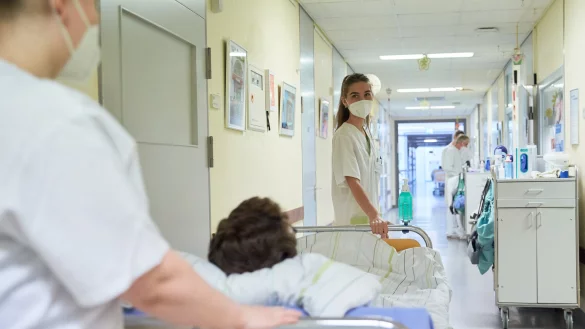 Sie haben alle H&auml;nde voll zu tun: Die Pflegekr&auml;fte im Klinikum. - &copy; Klinikum Lippe