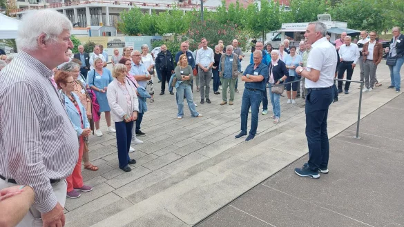 &Uuml;ber 130 G&auml;ste konnten B&uuml;rgermeister Dirk Tolkemitt und Ausschussvorsitzende Wiebke Kopsieker vor und in der Konzerthalle beim Dankefest f&uuml;r das Ehrenamt begr&uuml;&szlig;en. &copy; Stadt Bad Salzuflen - &copy; Stadt Bad Salzuflen