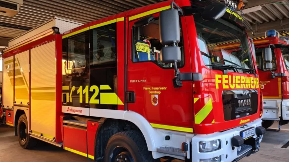 Eine lange &Ouml;lspur von der Kalldorfer "Todeskurve" bis nach B&ouml;singfeld hat Feuerwehr und Polizei besch&auml;ftigt. - &copy; Nadine Uphoff/Symbolfoto