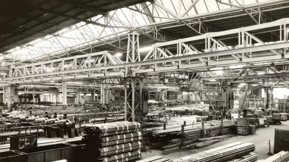 Rohre wohin man schaut: Blick in eine Reiche-Produktionshalle in den 1970er Jahren. - © Carl Reiche