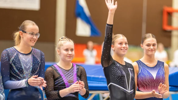 Liv Greta Riechert (2. v.r.) vom TSV B&ouml;singfeld im Finale. Sie stellt sich dem sportlichem Wettkampf unter anderem mit Nele Quiel (TSV Victoria Clarholz) (rechts) sowie Luisa Braaf (2. v.l., Eintracht Frankfurt) und Laura Sophie Brischke 
(TV 1843 Dillenburg). - &copy; Egon Penner(LZ)