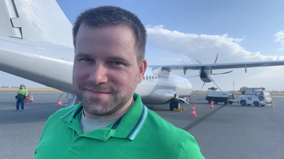 Stefan Auwetter, hier beim Erstflug von Paderborn nach Sylt im M&auml;rz 2021, ist Gr&uuml;nder und CEO von Green Airlines. - &copy; Jens Reddeker
