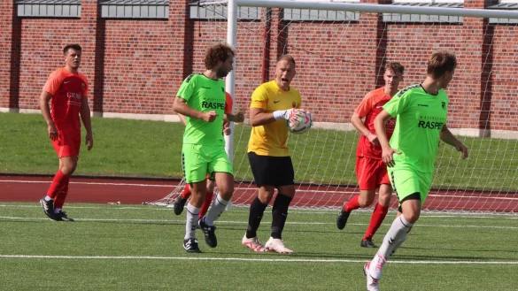 Post-TSV-Keeper Tim Bukowski beh&auml;lt stets den &Uuml;berblick. - &copy; Sebastian Lucas