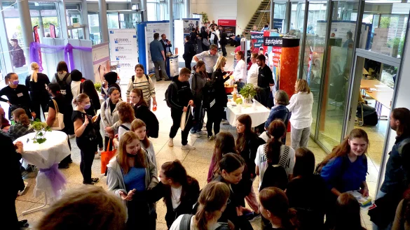 Gro&szlig;er Andrang hat 2022 bereits am ersten Tag der Ausbildungsmesse &bdquo;Berufe live&ldquo; geherrscht. - &copy; Rudi Rudolph