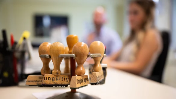 Die Verwaltung in Deutschland hat Nachholbedarf in Sachen Digitalisierung. Auch in OWL sind einige Behördengänge noch nicht online möglich. - © Sebastian Christoph Gollnow / dpa