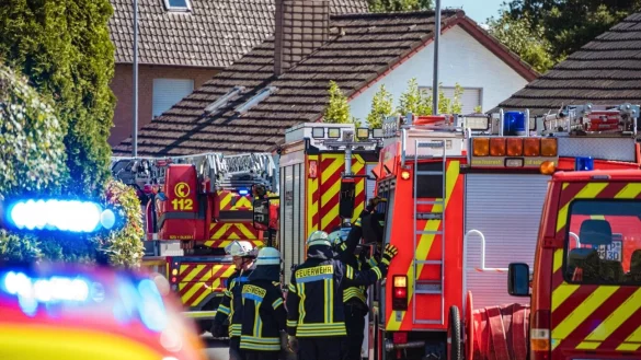 Gegen 13 Uhr wurde die Feuerwehr am Montag zu einem Brand in Bad Salzuflen-Holzhausen gerufen. - &copy; Freitag-TV