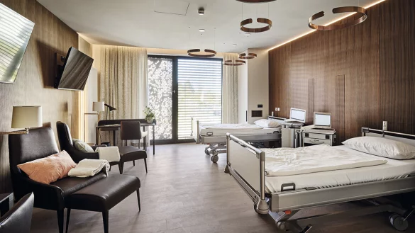 Ein Zweibettzimmer auf der Komfortstation, die notwendige Technik ist nahezu unsichtbar. - © Klinikum Lippe