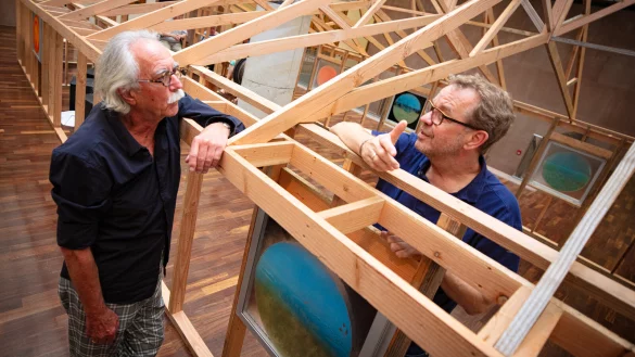 Uli Horaczek, der sich leidenschaftlich f&uuml;r die Kunst engagiert, und NW-Kulturchef Stefan Brams im Gespr&auml;ch. - &copy; Mike-Dennis M&uuml;ller