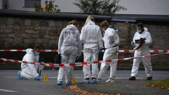 Die Spurensicherung untersucht im Oktober 2020 den Tatort am Lemgoer Spiegelberg. - © Raphael Bartling