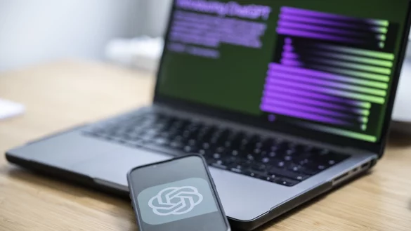 Besonders bei Schülern und Studenten ist der Textroboter ChatGPT beliebt. - © Hannes P Albert