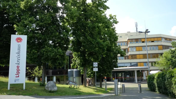 Im Kreistag, der im Kreishaus in Detmold tagt, herrscht dicke Luft. - © Archivfoto: Sven Koch