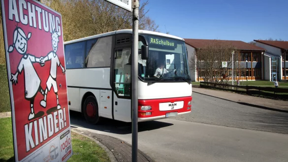 Auch der Verkehr an der Grundschule West in D&ouml;rentrup steht im Fokus der k&uuml;nftigen Entwicklung des Bereichs. Vor allem m&ouml;chte die Gemeinde das Chaos durch Elterntaxis in den Griff kriegen. - &copy; Archivfoto: Bernhard Preu&szlig;