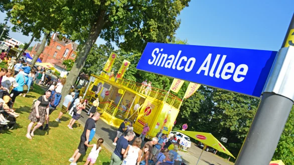 Detmold hat eine neue Stra&szlig;e. Am Sonntag wurde die Sinalco Allee mit buntem Rahmenprogramm feierlich er&ouml;ffnet. - &copy; Nicole Ellerbrake