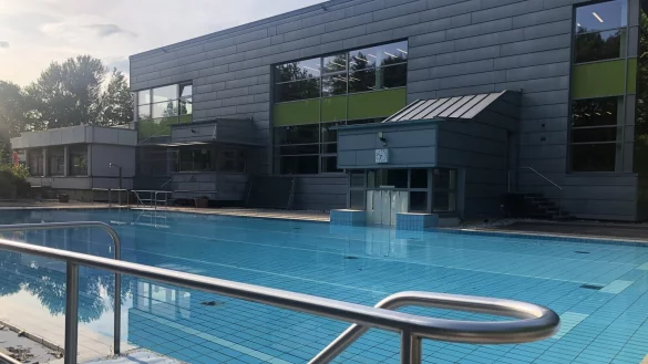 Eine &Ouml;ffnung des Badehauses in Bad Meinberg ist derzeit nicht in Sicht. Die Stadt will die technischen Anlagen &uuml;berpr&uuml;fen lassen. - &copy; Archivfoto: Silke Buhrmester