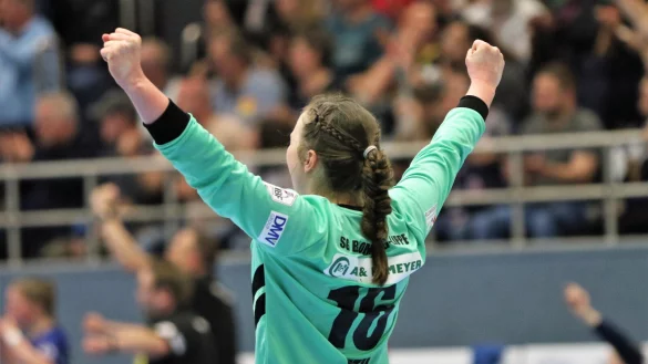 Eine jubelnde Torh&uuml;terin Melanie Veith, hier beim Erfolg gegen den Th&uuml;ringer HC in der vergangenen Saison. - &copy; Oliver K&ouml;nig