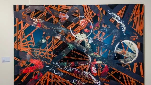 Diese eindrucksvolle Arbeit aus floralen Motiven und pointierter Linienf&uuml;hrung stammt von K&uuml;nstlerin Christel Aytekin. - &copy; Raphael Bartling