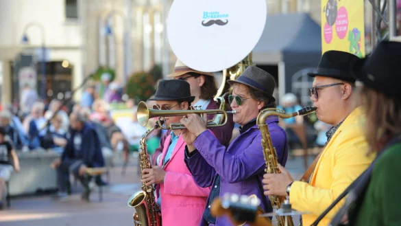 Die Band &bdquo;Brazzo Brazzone & The World Brass Ensemble&ldquo;. - &copy; Nicole Ellerbrake