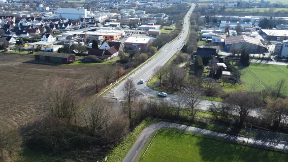An der Westalm (unten rechts) macht die Lemgoer Westumgehung einen scharfen Knick Richtung McDonalds-Kreuzung. Hier w&uuml;rde die "Nordumgehung" geradeaus und dann in einem weiten Schwenk durch das Ilsetal fortgesetzt. Zumindest, wenn es nach den Pl&auml;nen der Stra&szlig;enplaner geht. - &copy; Nicole Ellerbrake